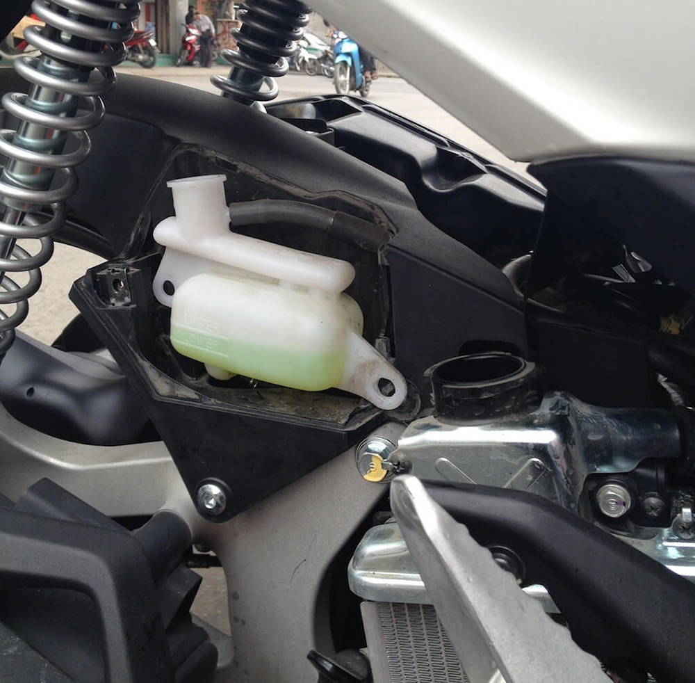 Vị trí cảm biến nhiệt độ nước làm mát xe máy