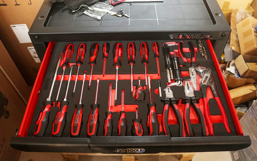 Ngăn 1: Bộ kìm và tuốc nơ vít tổng hợp 59 chi tiết