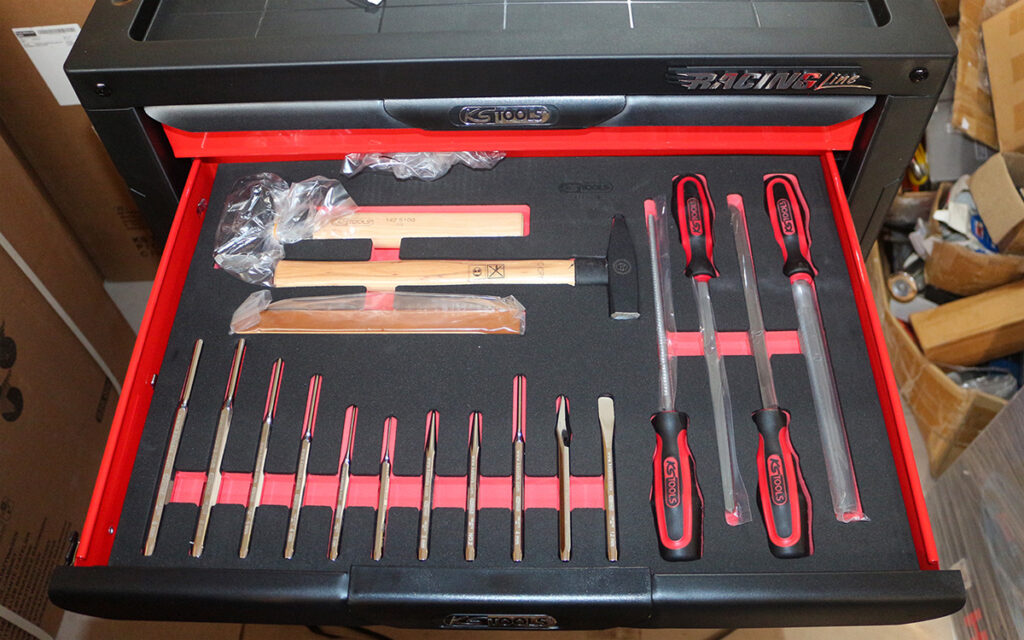 Ngăn 4: Bộ đục búa dũa các loại 18 chi tiết