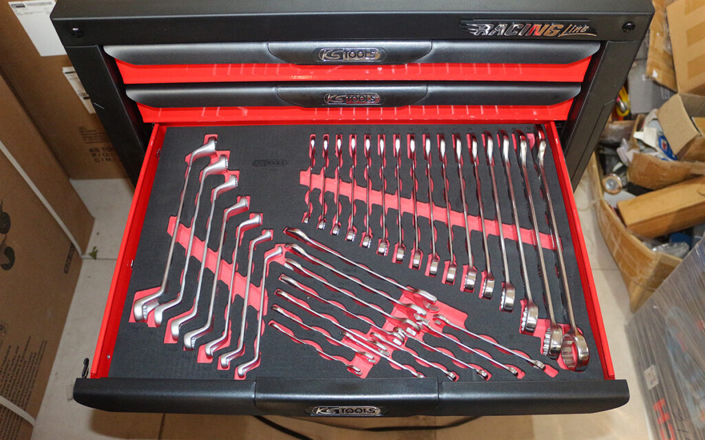 Ngăn 3: Bộ cờ lê tròng - miệng 6-32 mm 35 cây