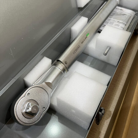 Thông số kĩ thuật cờ lê lực TONE T6L700N: Đầu vuông lắp khẩu tuýp