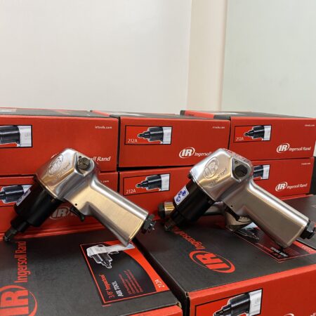 Súng siết bu lông khí nén 3/8 inch 212A của Ingersoll Rand được thiết kế để hỗ trợ hiệu quả trong các công việc sửa chữa và bảo trì xe cộ, kể cả những nhiệm vụ khó khăn nhất
