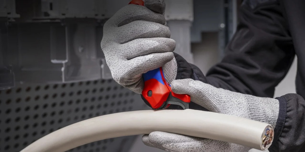 Ứng dụng của kìm Knipex trong ngành điện