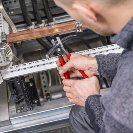 ứng dụng Knipex 95 11 225: Kìm cắt cáp nhôm đồng OD 15mm