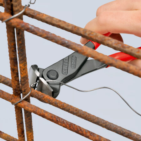 ứng dụng Kìm cắt nhổ đinh thép fi Ø4 Knipex 68 01 180