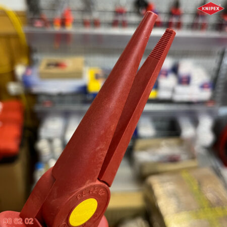 ngàm Kìm mũi nhọn bằng nhựa cách điện 1000V Knipex 98 62 02