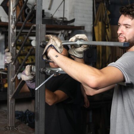 ứng dụng Cảo chữ F hạng siêu nặng cho ngành hàn kim loại BESSEY STBS