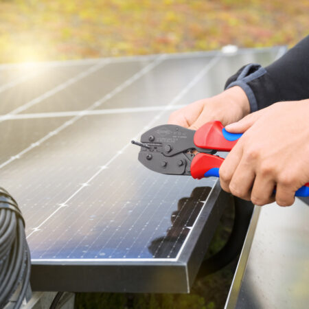 ứng dụng Kìm bấm cos đầu nối MC4®, MC4® EVO 2 Knipex 97 52 42 ngành điện mặt trời