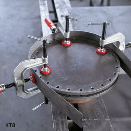 ứng dụng Cảo chữ C kẹp cạnh, có 3 điểm giữ phôi khi hàn BESSEY KT8