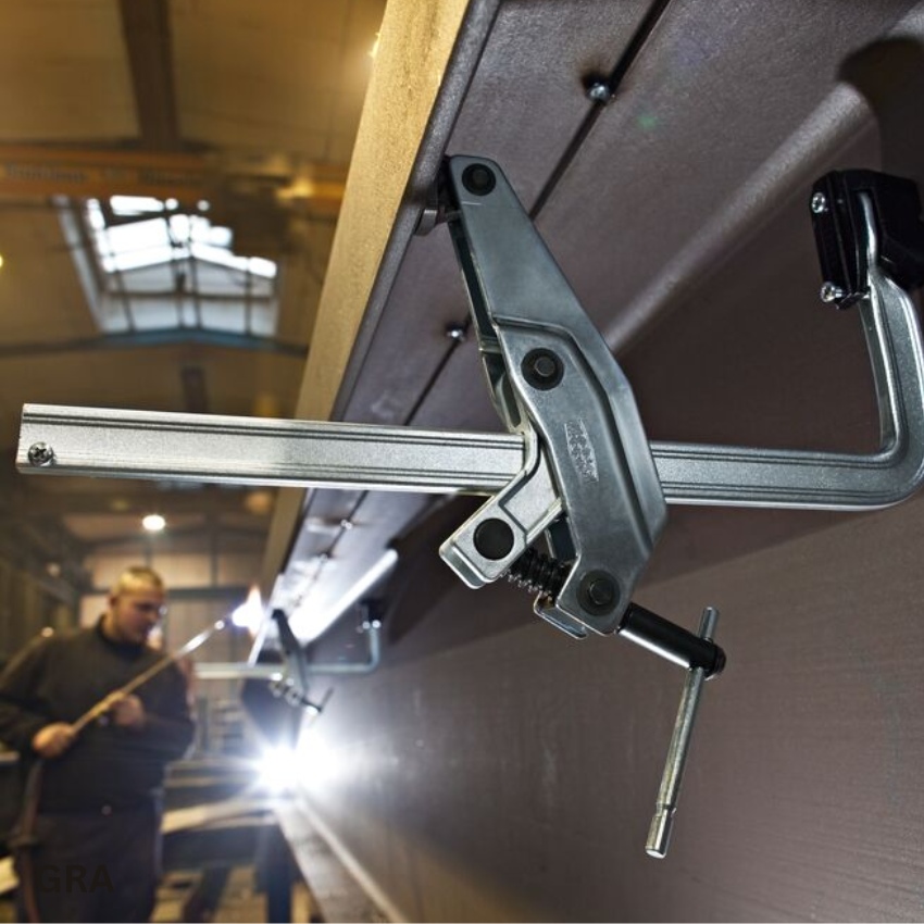 ứng dụng Cảo chữ F không gian hẹp cho hàn, kết cấu kim loại BESSEY GRA