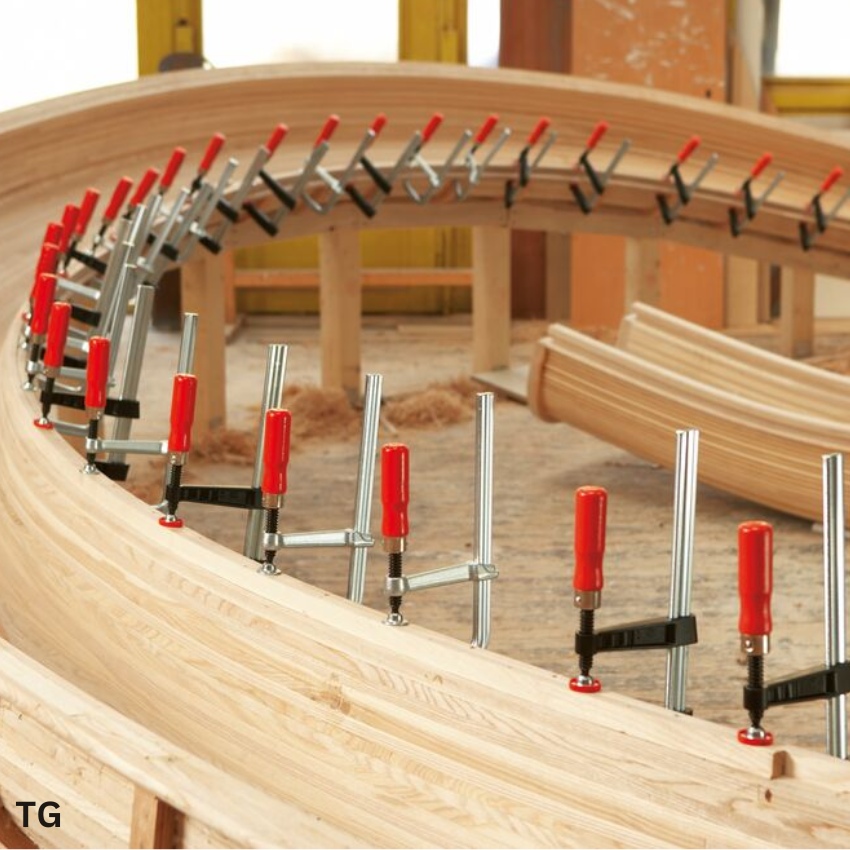 ứng dụng thực tế Cảo chữ F ngàm bằng gang, màu đen với cán gỗ, Bessey TG