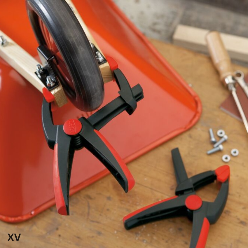 ứng dụng Kẹp nhựa chữ A lệch tâm BESSEY VarioClippix XV