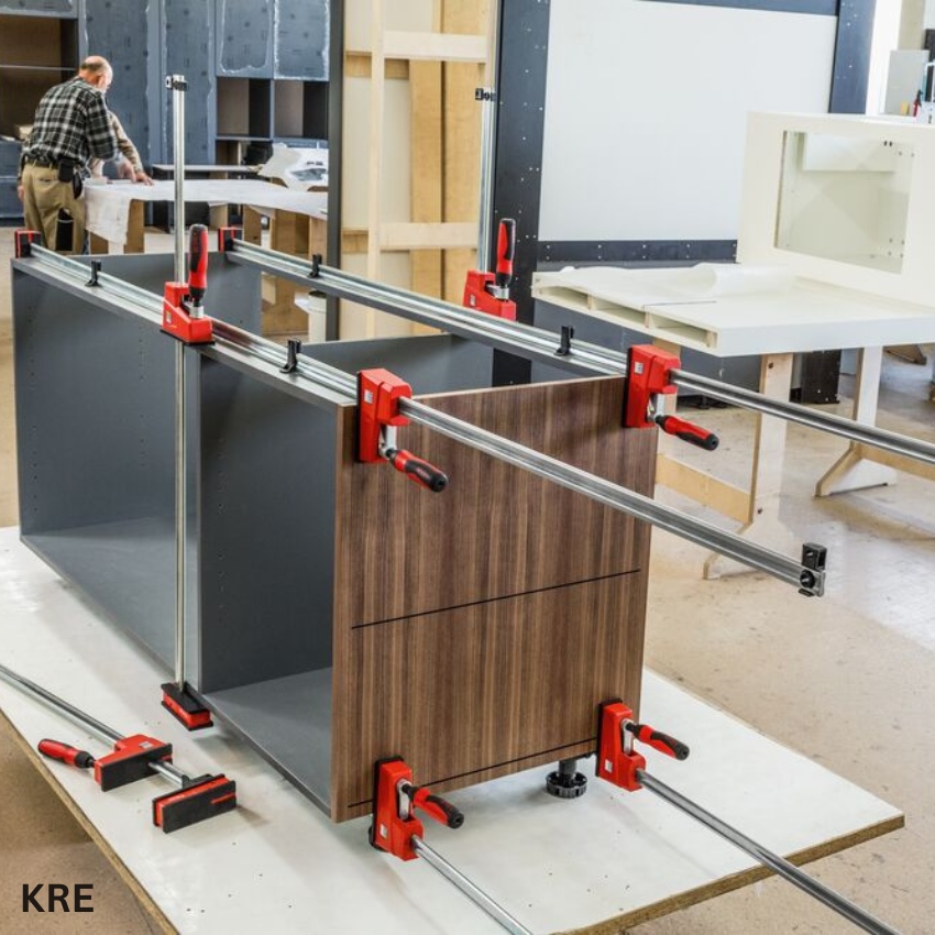 ứng dụng thực tế Kẹp gỗ chữ K, ngàm song song từ 300-2500mm, BESSEY KRE