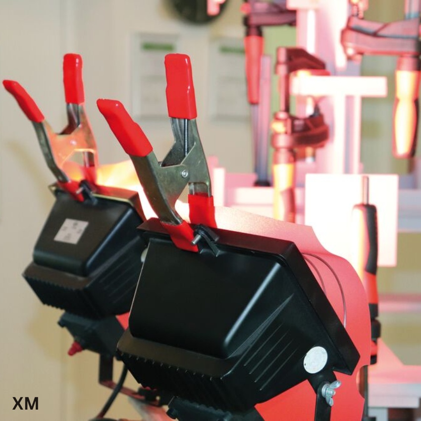 ứng dụng Kẹp lò xo kiểu chữ A bằng sắt, mỏ bọc nhựa BESSEY XM