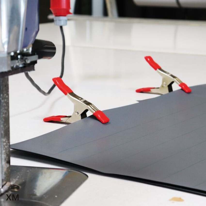 ứng dụng thực tế Kẹp lò xo kiểu chữ A bằng sắt, mỏ bọc nhựa BESSEY XM