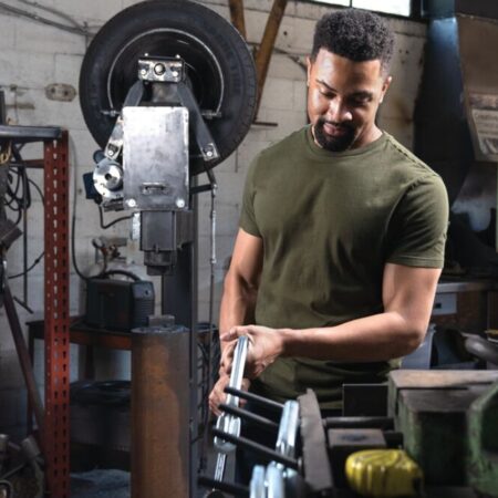 ứng dụng Kẹp phôi hàn cho thi công kết cấu kim loại BESSEY GSL