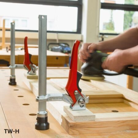 ứng dụng thực tế Kẹp phôi bàn hàn, lực kẹp 3000-5000N BESSEY TW-H