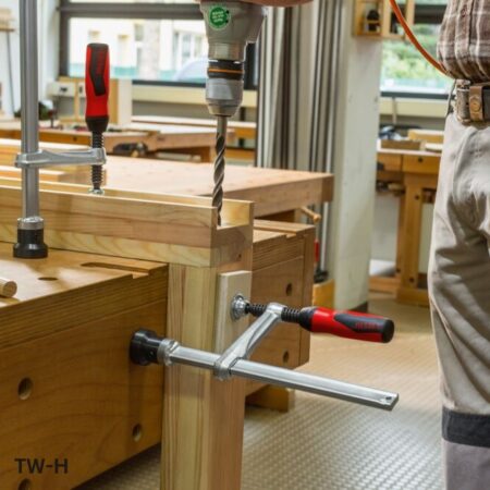 ứng dụng Kẹp phôi bàn hàn, lực kẹp 3000-5000N BESSEY TW-H