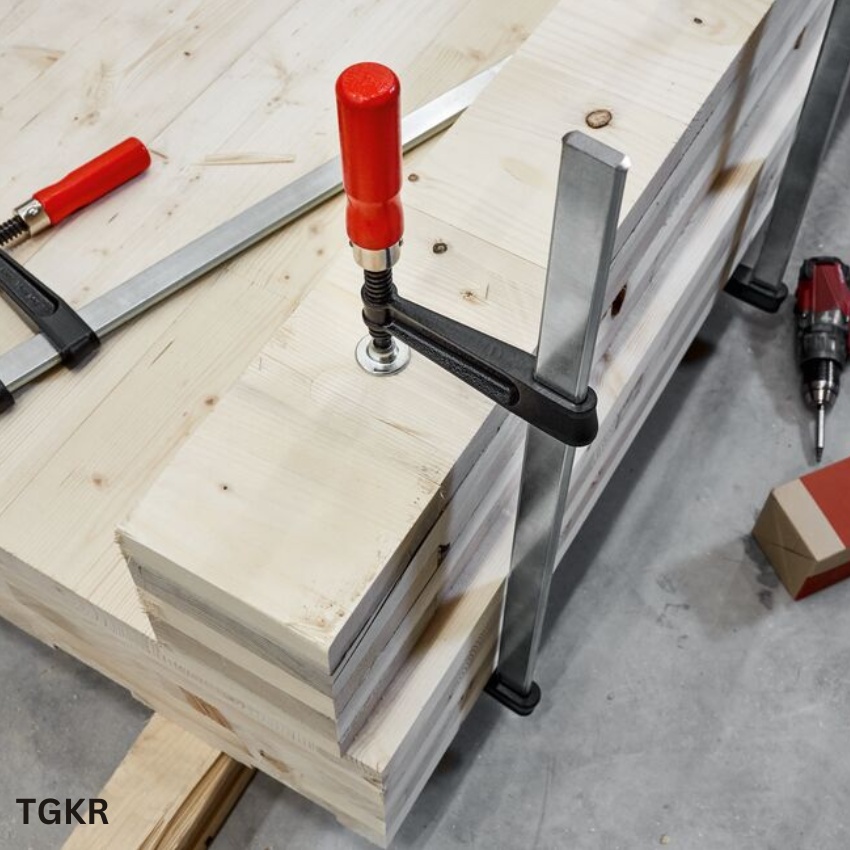 ứng dụng Vam chữ F có lực kẹp 6500N, thanh ray phẳng BESSEY TGKR