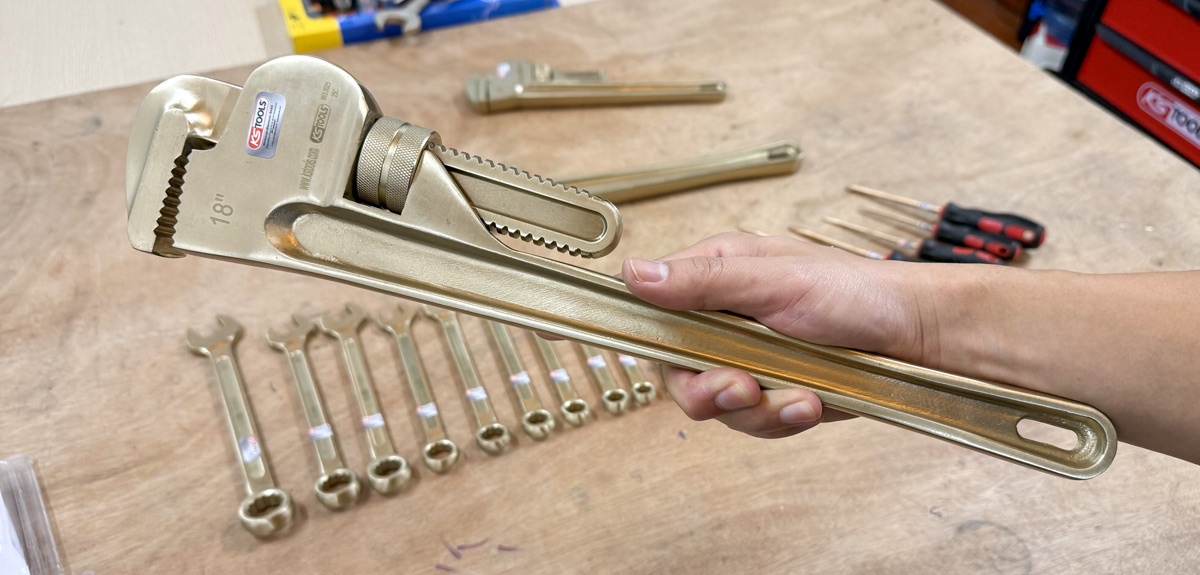 Mỏ lết răng chống cháy nổ bằng đồng 18 inch KS Tools 963.0025